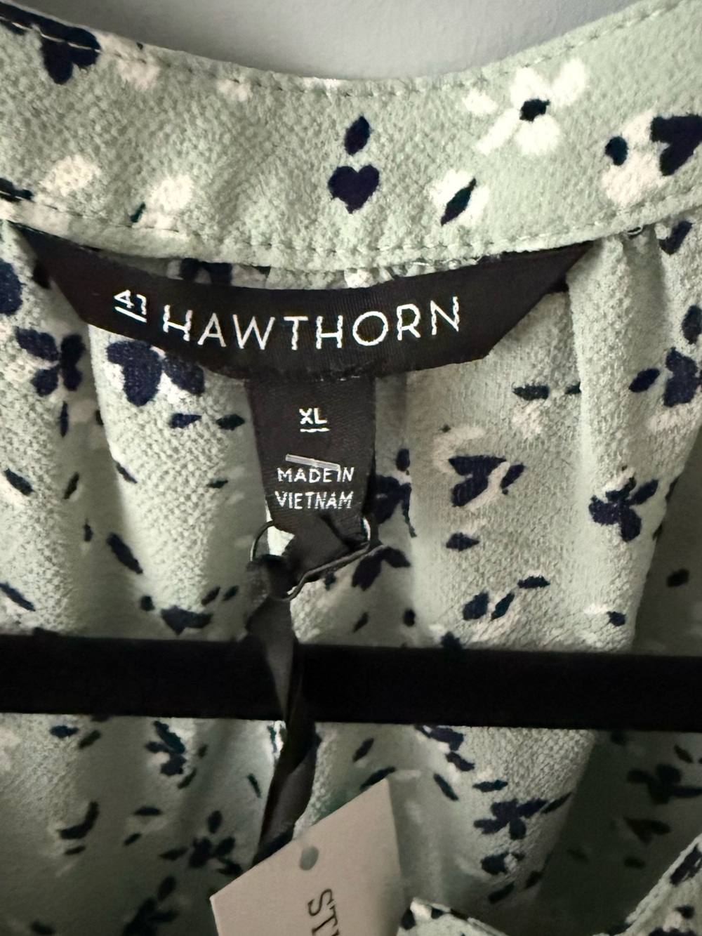 41 Hawthorn Sage Green Floral Notch-Neck Cap Sleeve Blouse - Picture 2 of 6